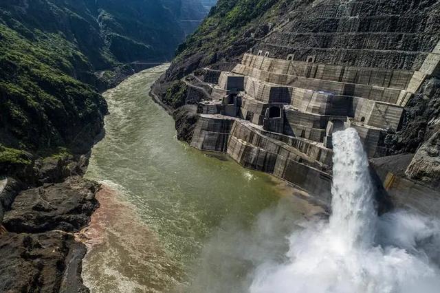 水车原理图解物理题视频（水车原理图解小学生）