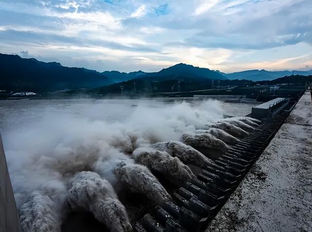 水车原理图解物理题视频（水车原理图解小学生）